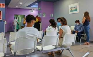 Sala de espera de un hospital | Foto 123RF/Alfredosaz