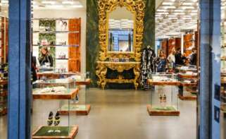 Una tienda de lujo en Milán | Foto de 123RF/Piotrkt
