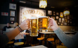 Dos cervezas de 100 Montaditos. Foto: 100 Montaditos / Restalia.