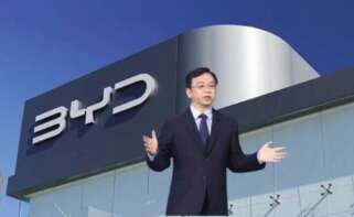 La marca china refuerza su liderazgo en el mercado español de vehículos electrificados con un crecimiento récord, pese al retroceso de sus ventas a nivel internacional