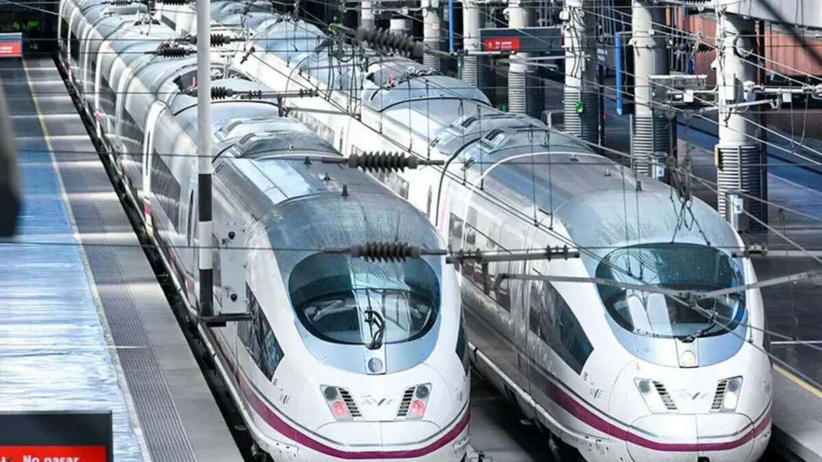 Varios trenes de Renfe.