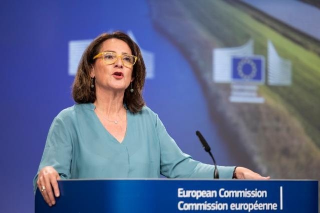 Archivo - La vicepresidenta comunitaria, Teresa Ribera, en rueda de prensa desde Bruselas. Telefónica.