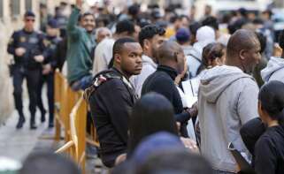 El Ejecutivo endurece los controles en correos para blindar la protección de datos en el proceso de regularización de migrantes
