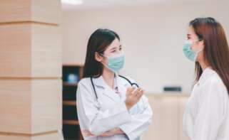 Doctoras | Foto de 123RF/gballgiggs