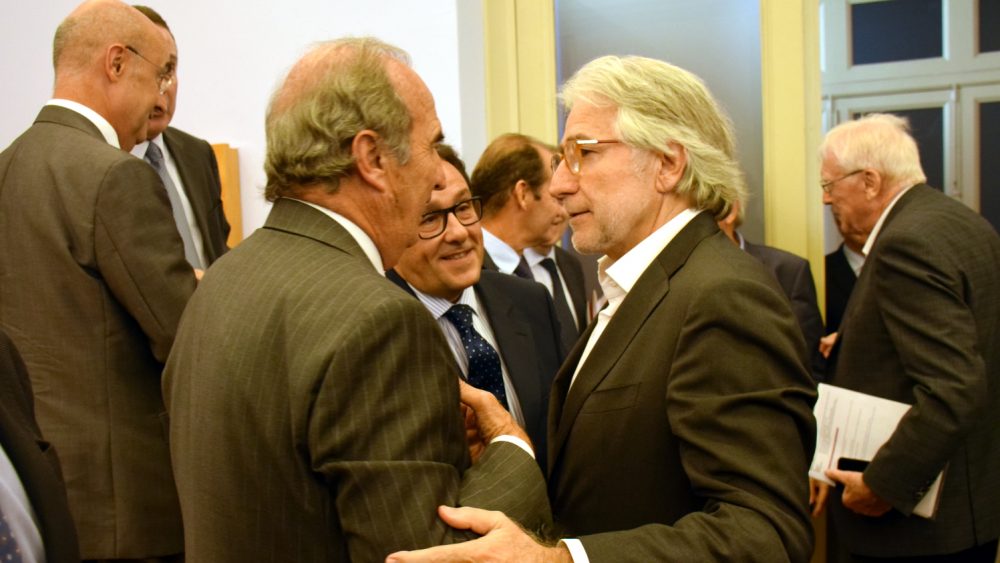 El presidente de Foment, Josep Sánchez Llibre, con el expresidente de la patronal catalana Joaquim Gay de Montellà. Foto: Foment.