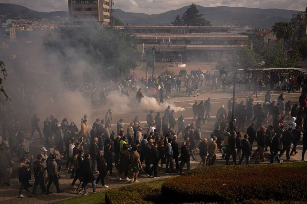 Manifestantes durante la segunda jornada de huelga del sector del Metal, a 14 de mayo de 2026, en Vigo, Pontevedra, Galicia (España). Adrián Irago / Europa Press