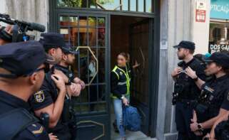 Agentes de la Policía Nacional salen de la oficina de Zapatero en Ferraz, a 19 de mayo de 2026, en Madrid (España). Matias Chiofalo / Europa Press