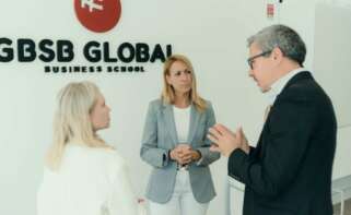 Xavier Arola, director de Carreras y Emprendimiento de GBSB Global; Olga Ivanova, directora de Estrategia de GBSB Global; y María Eugenia Gay, segunda teniente de alcalde del Ayuntamiento de Barcelona | Foto de GBSB Global Business School