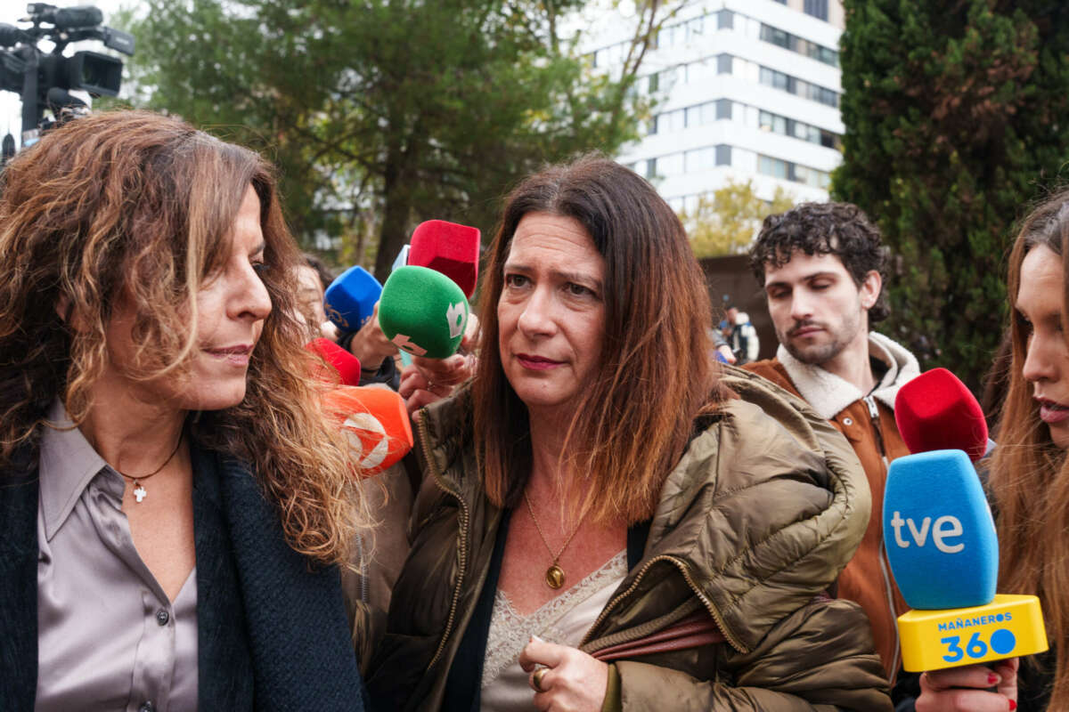 Leire Díez a su llegada a los juzgados de Plaza de Castilla para declarar por el caso ‘Leire Díez. Foto: Matias Chiofalo / Europa Press