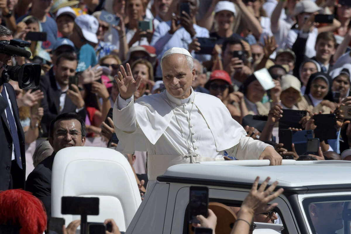 El Papa León XIV durante la canonización de Carlo Acutis, en la Plaza de San Pedro del Vaticano. Foto: Stefano Spaziani / Europa Press