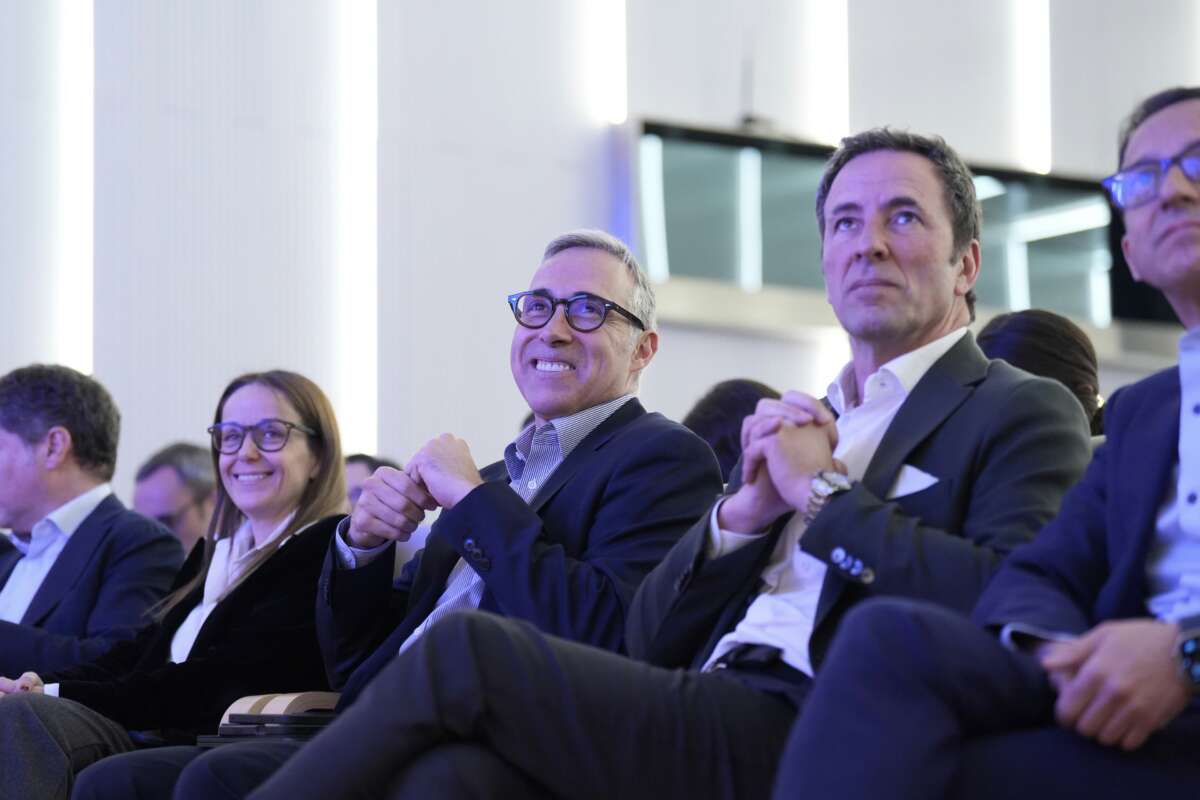El nuevo CEO de Banco Sabadell, Marc Armengol (c), durante una rueda de prensa para presentar los resultados de la entidad, en la sede del Banco Sabadell, a 6 de febrero de 2026, en Sant Cugat del Vallès, Barcelona, Catalunya (España). Foto: Europa Press.