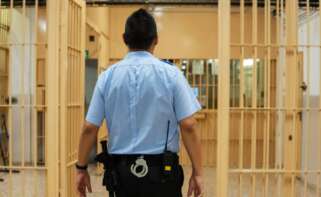 La posible reforma legal busca reforzar la protección jurídica del funcionario penitenciario y endurecer las penas por agresiones en las cárceles españolas