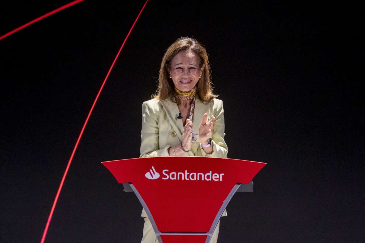 La presidenta de Banco Santander, Ana Botín, durante la clausura de su programa solidario “Euros de tu Nómina”, a 12 de mayo de 2026, en Madrid (España). El acto está marcado por la conmemoración del 20 aniversario de esta iniciativa.