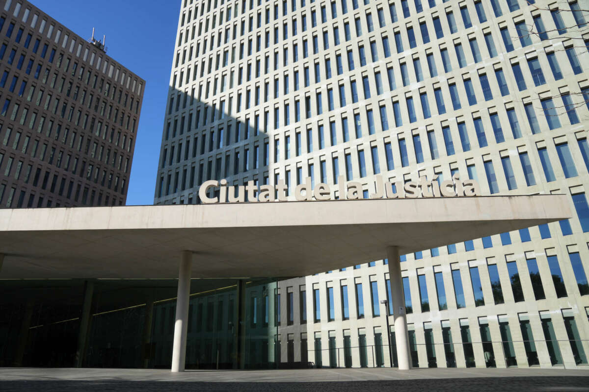 Fachada de la Ciutat de la Justícia de Barcelona, a 1 de diciembre de 2025, en Barcelona, Catalunya (España). Foto: David Zorrakino / Europa Press