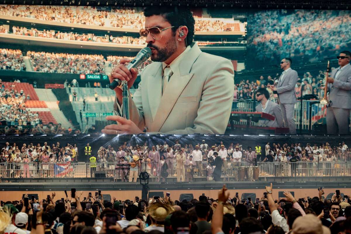 El cantante Bad Bunny actúa durante un concierto, en el Riyadh Air Metropolitano. Foto: Ricardo Rubio / Europa Press.