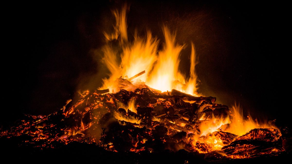 Una hoguera de la noche de San Juan