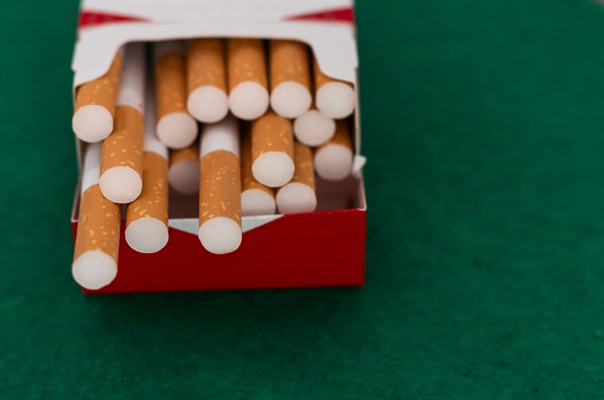 La dueña de Lucky Strike eliminará 9.000 puestos de trabajo. Foto: Envato.