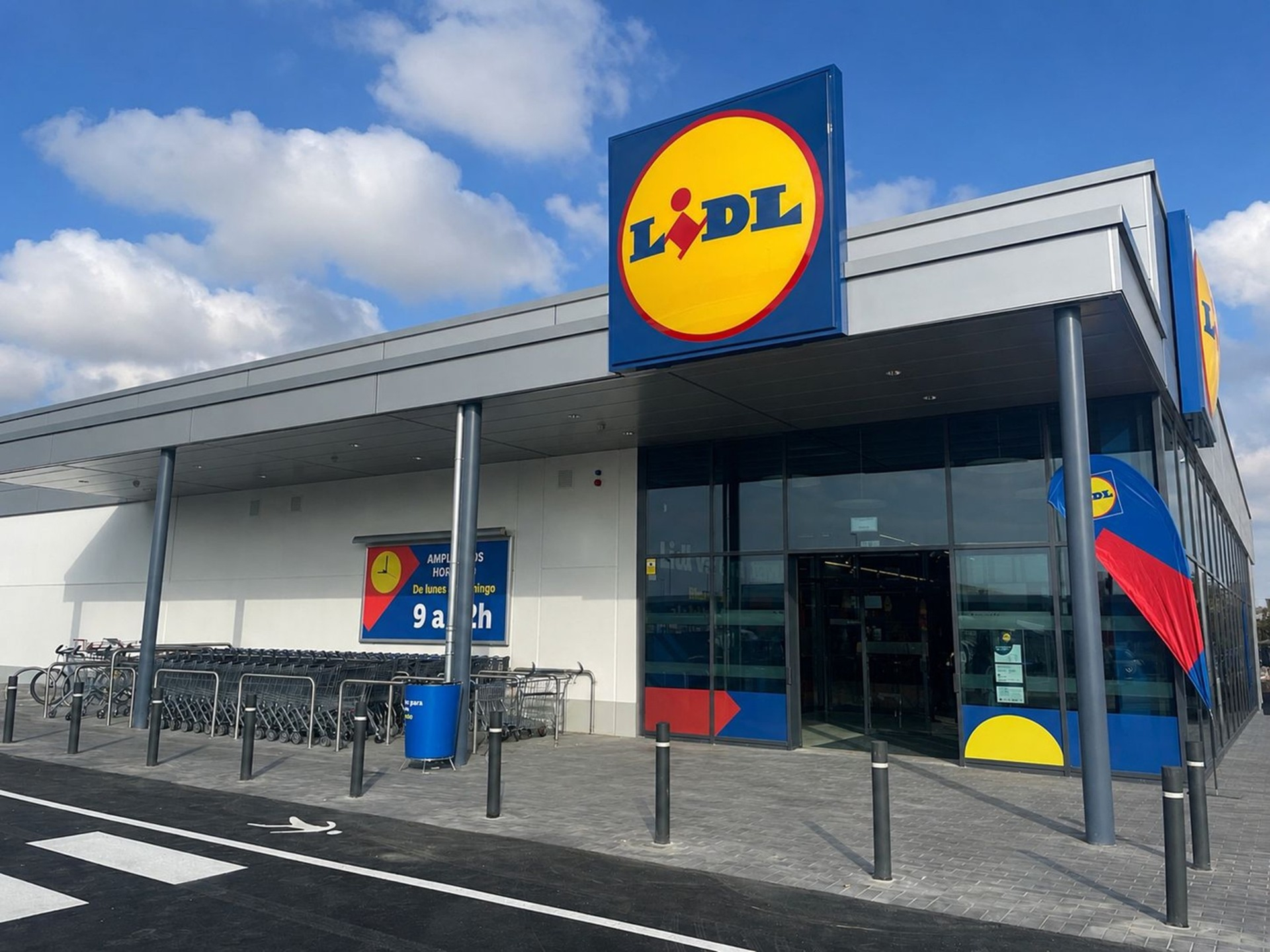 Lidl avanza con su hoja de ruta para abrir 50 nuevas tiendas en España con una inversión de 30 millones Lidl avanza con su hoja de ruta para abrir 50 nuevas tiendas en España con una inversión de 30 millones