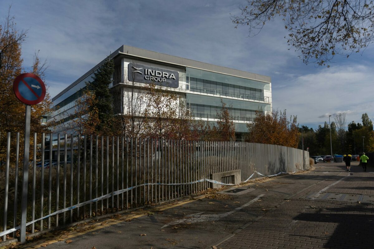 Indra se hace con Hispasat