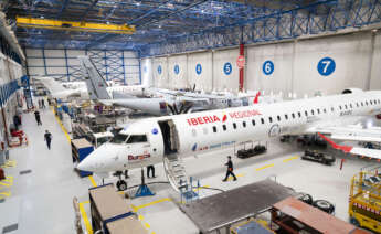 HANGAR DE MECANICA DE AVIONES DE AIRNOSTRUM EN EL AEROPUERTO DE VALENCIA.