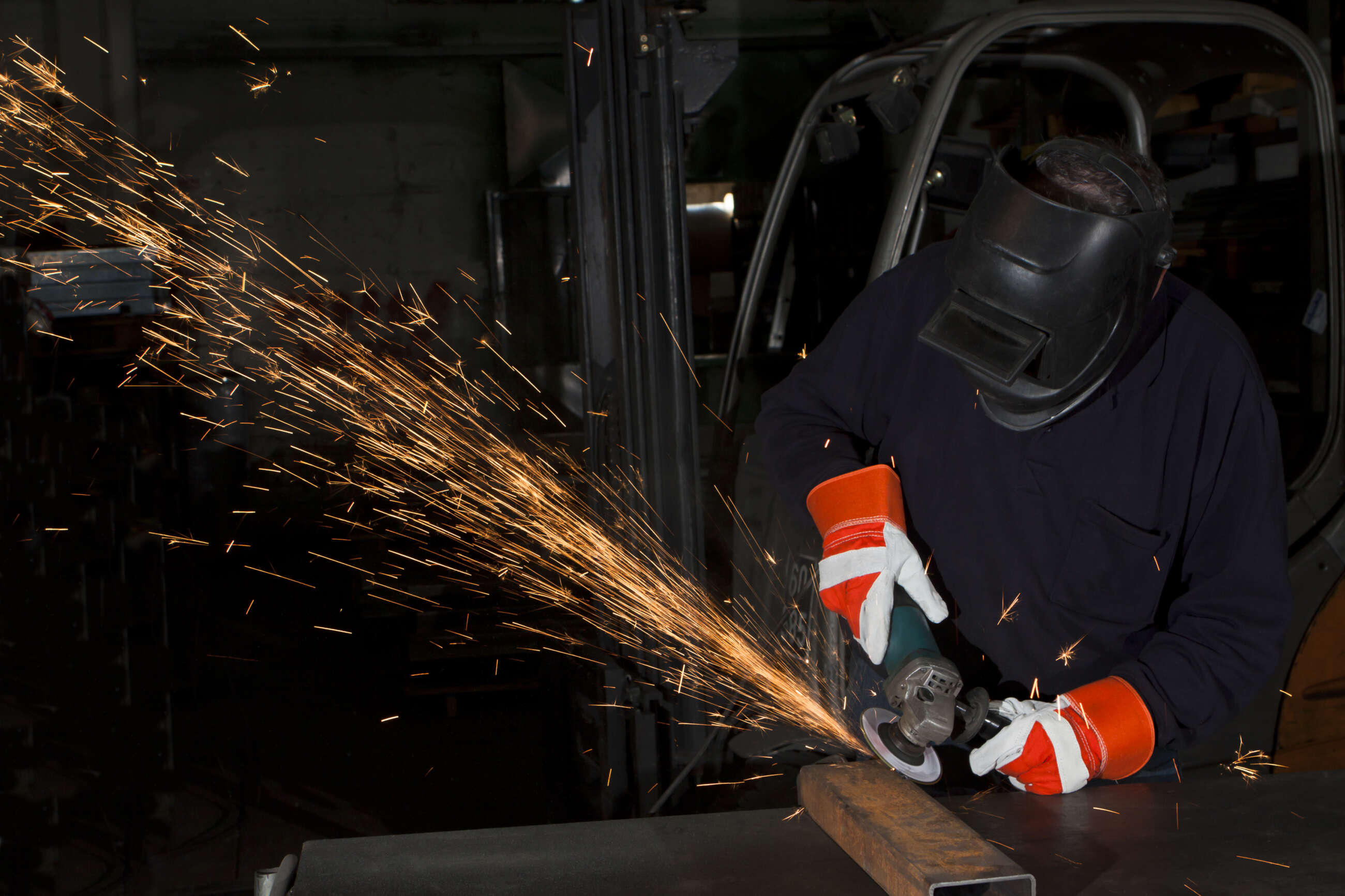 Un trabajador de la industria del metal.