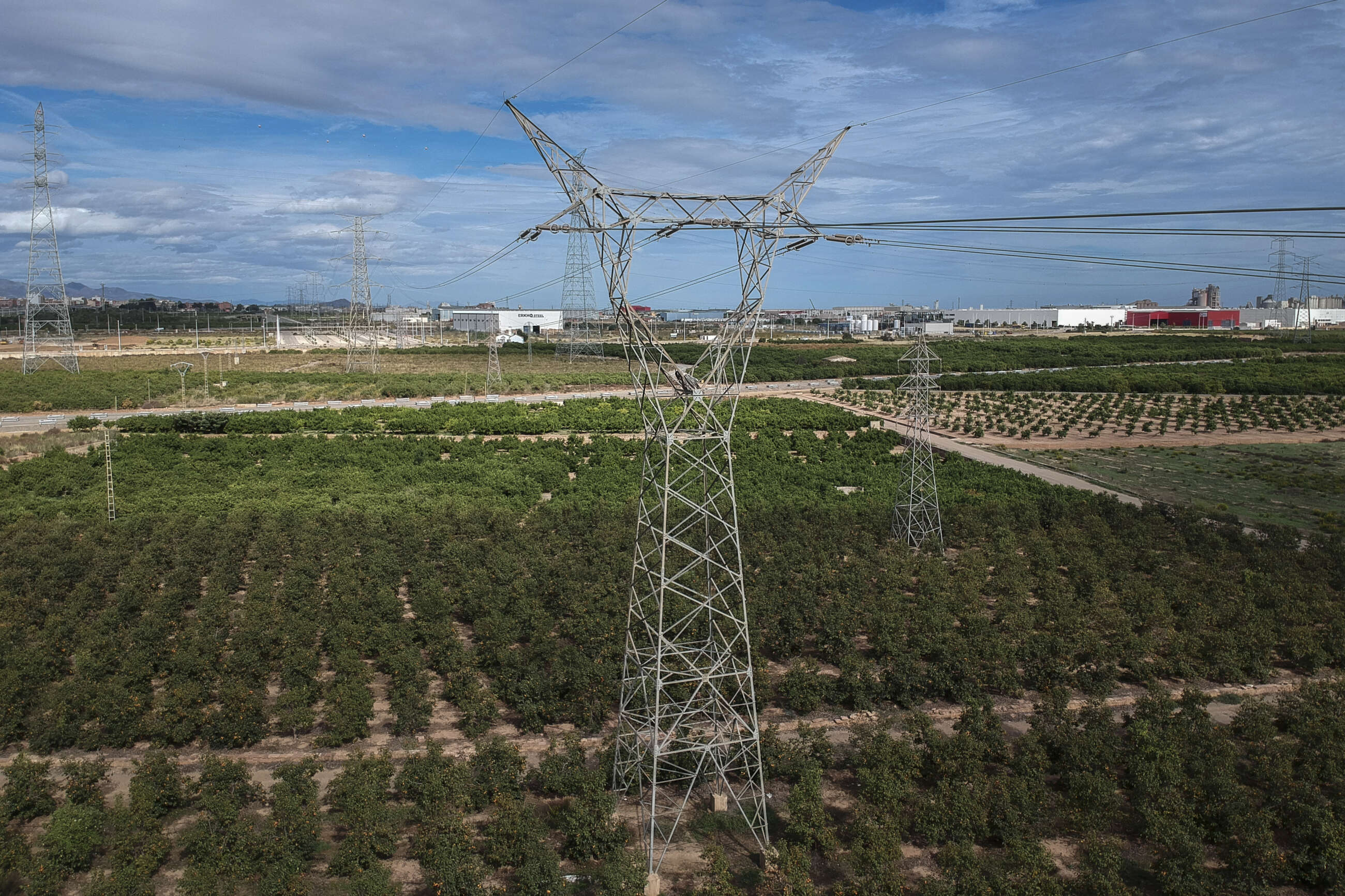 Vista aérea de los terrenos de Parc Sagunt II donde está prevista la instalación de la fábrica de baterias de Volskwagen. EFE/Biel Aliño
