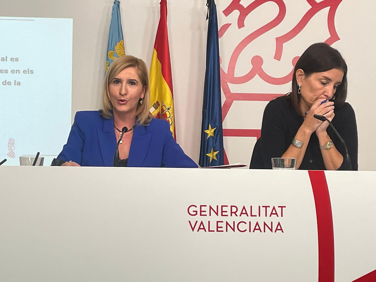 Salomé Pradas junto a Ruth Merino