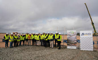 Acto de colocación del primer pilar de la nueva plataforma logística que construye Grupo Bertolín en el Parque Tecnológico Logístico-Noblejas. Foto: Grupo Bertolín.