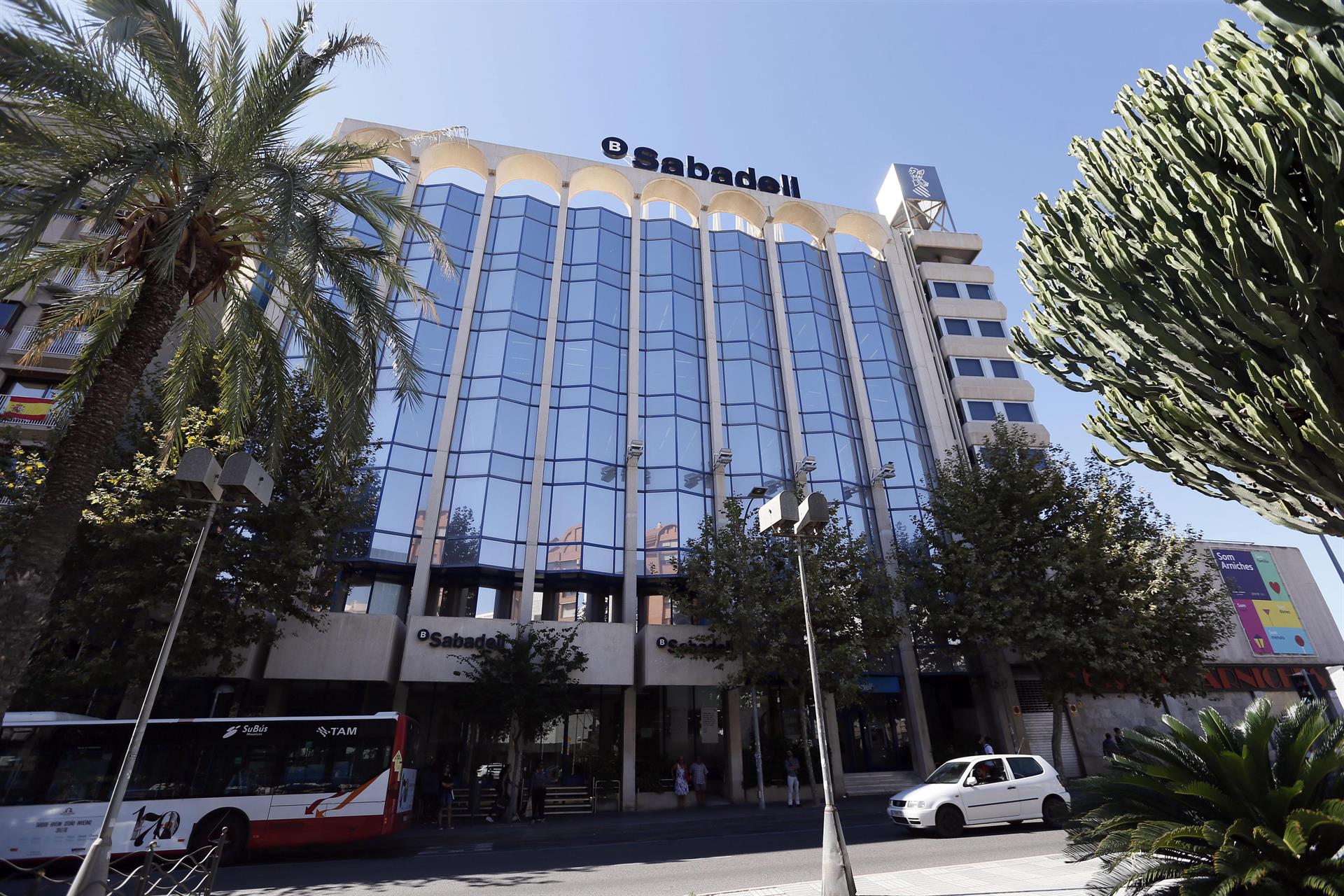 Antigua sede del banco Sabadell en Alicante