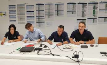 Imagen de archivo de la firma del acuerdo en la factoría de Ford en Almussafes. Foto: UGT