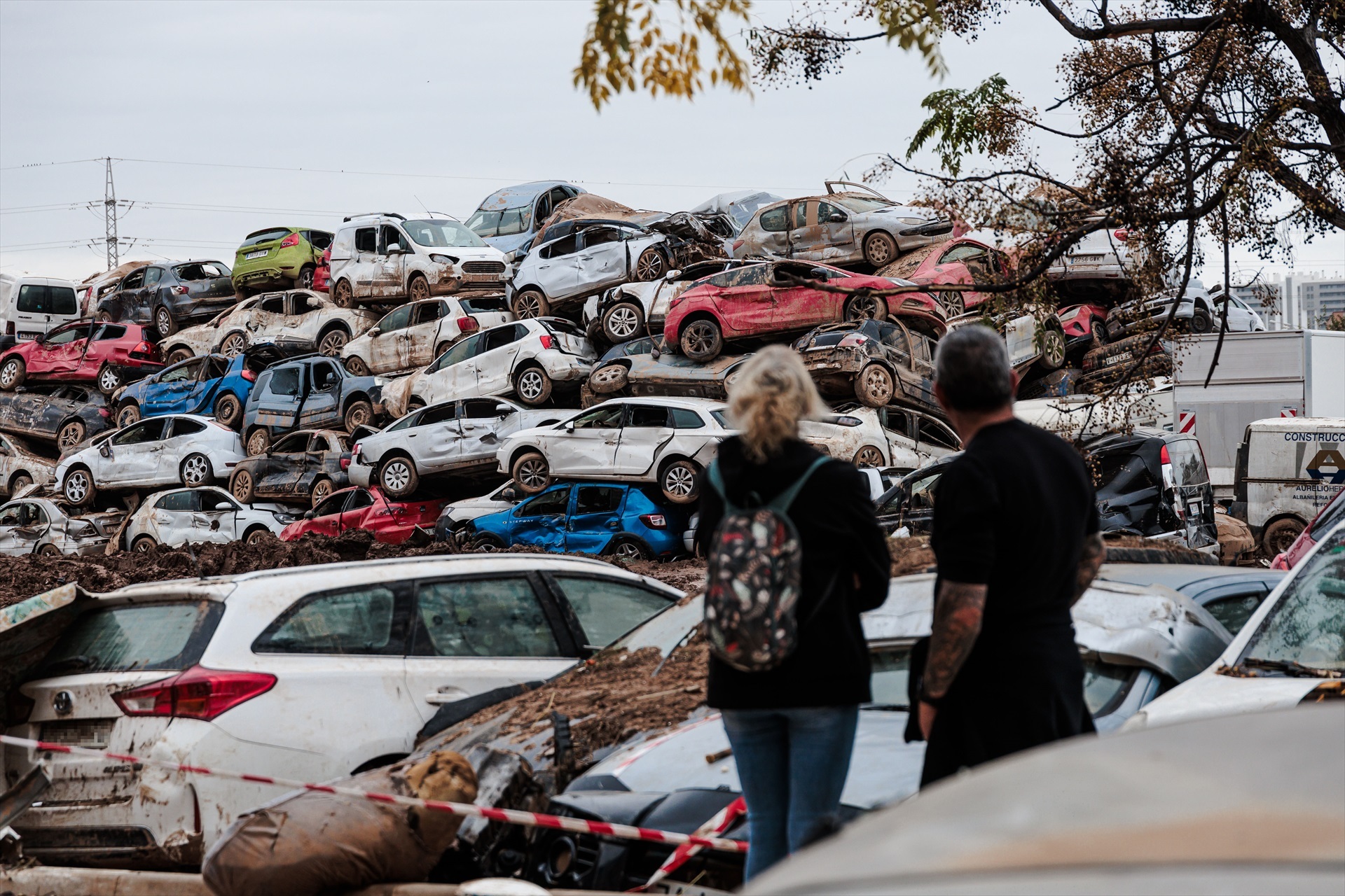 (Foto de ARCHIVO) Coches amontonados en una zona afectada por la DANA, a 16 de noviembre de 2024, en Sedaví, Valencia, Comunidad Valenciana (España). Vehículos amontonados. Carlos Luján / Europa Press