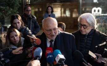 El presidente de Mercadona, Juan Roig, ofrece declaraciones a los medios a su llegada a la capilla ardiente del fundador de Mango, Isak Andic, en el Tanatori Les Corts, a 16 de diciembre de 2024, en Barcelona, Catalunya (España). David Zorrakino / Europa Press