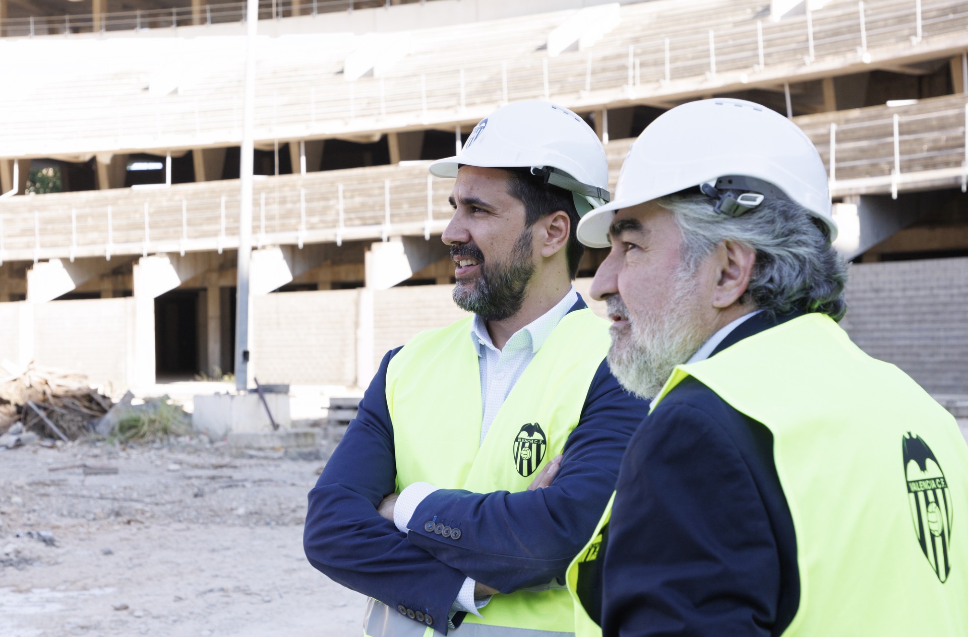 El presidente del CSD, José Manuel Rodríguez Uribes, y el director general del Valencia CF, Javier Solís, visitan las obras del nuevo Mestalla.