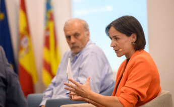 Nadine Ilgestein (PowerCo) junto a Fernando Gil (Stadler), en la jornada de Economía Digital. Foto: Kike Taberner