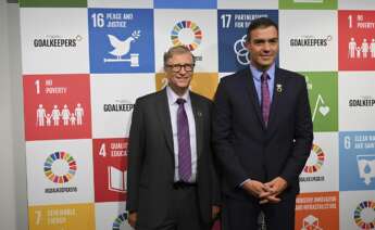 El presidente del Gobierno, Pedro Sánchez (d) y el magnate empresarial, Bill Gates (i).(Foto de archivo)