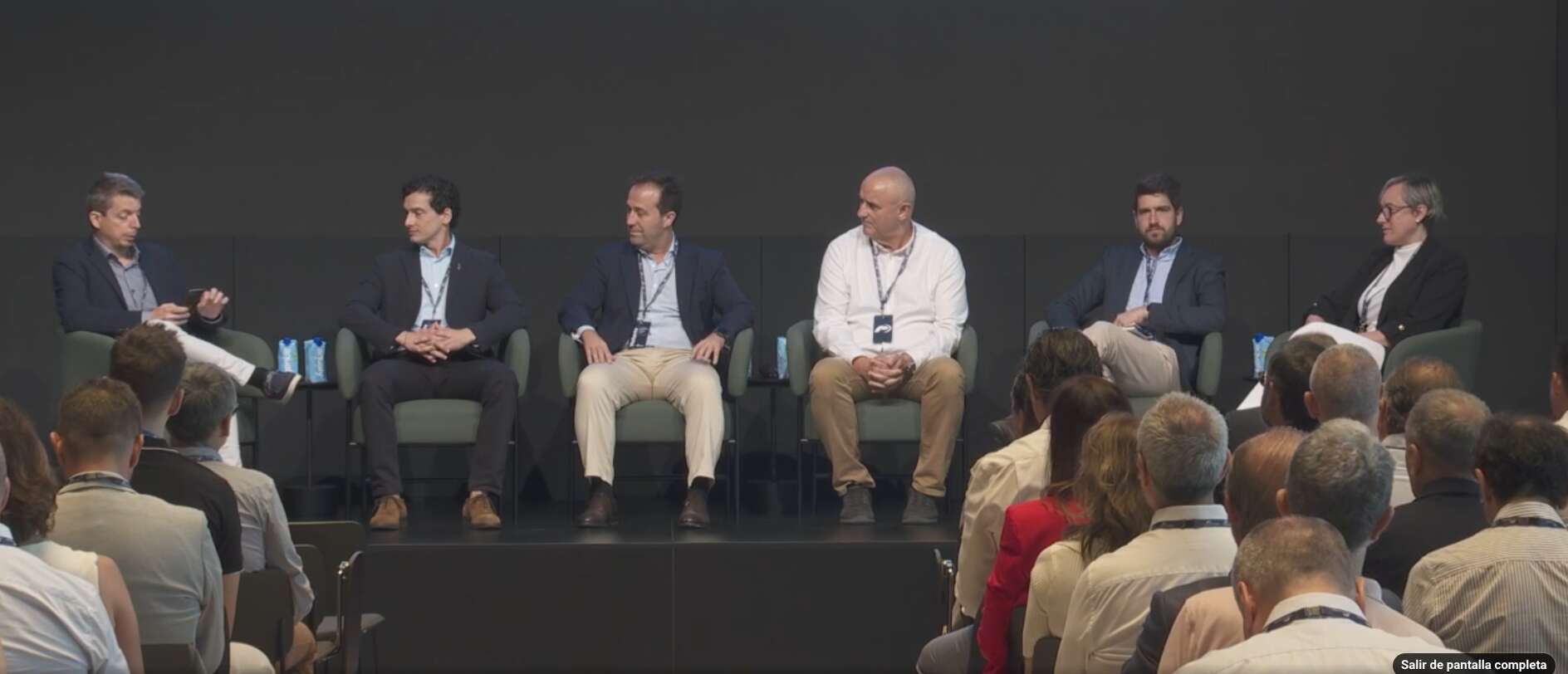 Mesa redonda moderada por Pedro Fresco, de Avaesen, y con la intervención de Rafael Mallo, Gestión de la Energía en Iberdrola; Guillermo Roth, subdirector de Statkraft España; Pablo de la Cuadra, CPO de Turbo Energy; Nuria Ester Fernández, Head of Energy Management de Prosolia, y Christian Soler, Applications & Product Director de Power Electronics.