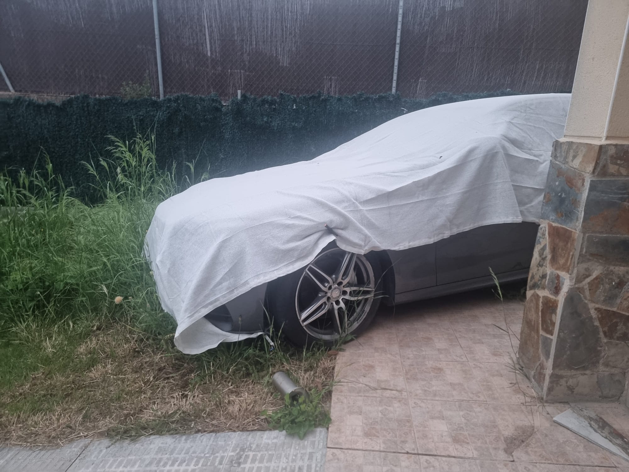 Vehículo averiado y parado de un afectado de Gedescoche.