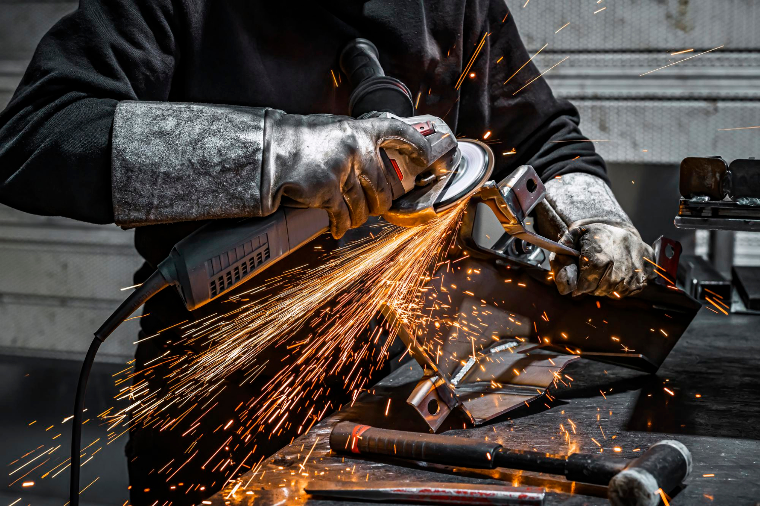 Un trabajador del sector del metal. Foto: Freepik.