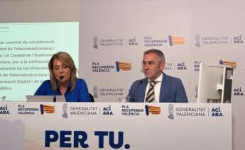 La portavoz y vicepresidenta primera del Gobierno valenciano, Susana Camarero, y el conseller de Agricultura, Miguel Barrachina, en rueda de prensa tras el pleno del Gobierno valenciano.