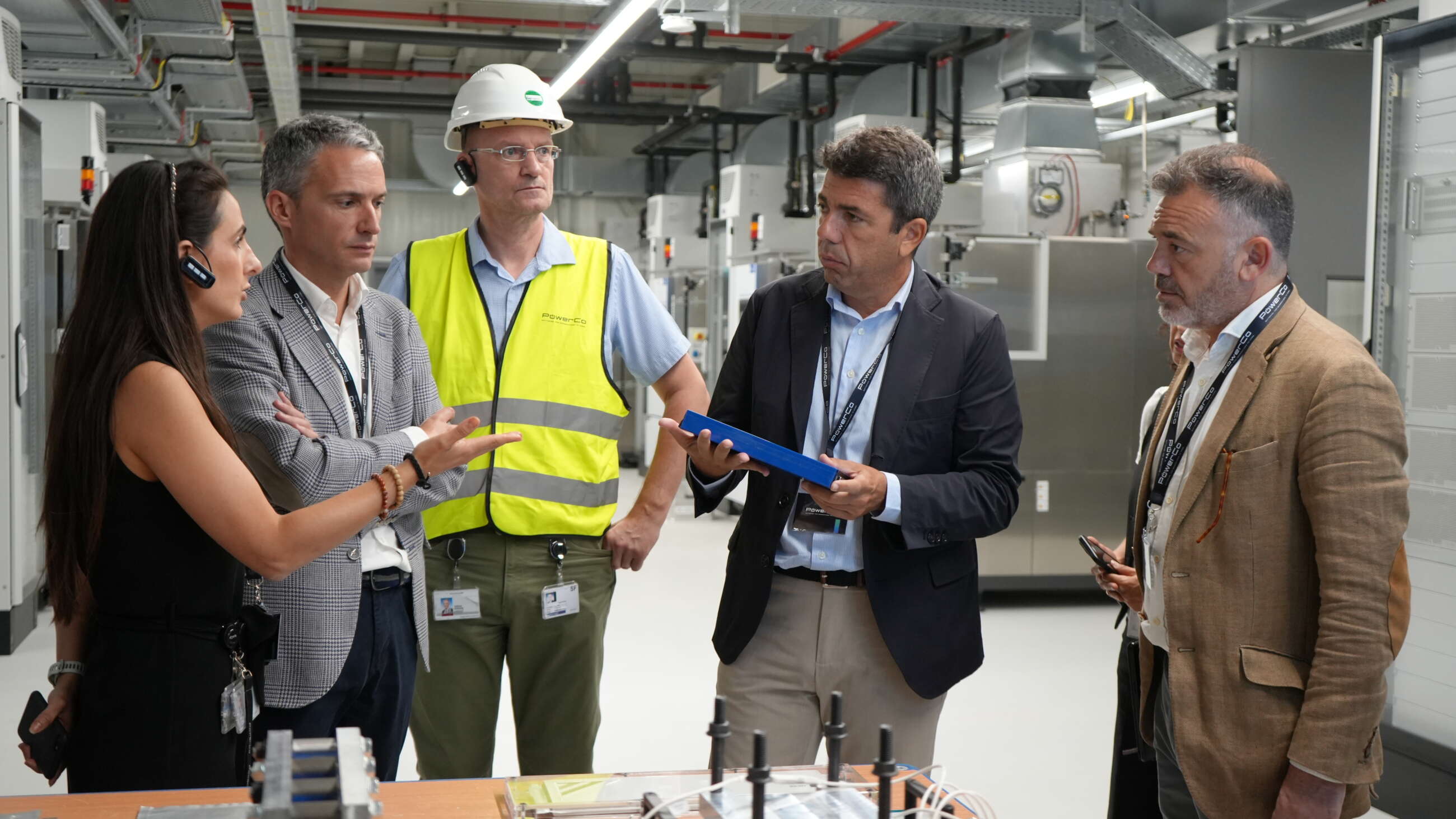 El presidente de la Generalitat, Carlos Mazón, visita junto con el equipo directivo de PowerCo la sede central de la empresa filial de Volkswagen en Salzgitter (Alemania).
