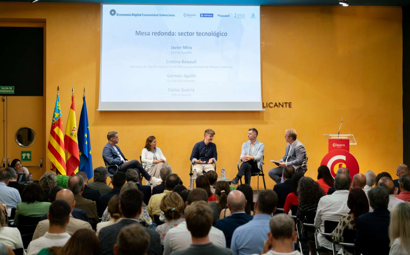 Mesa del sector tecnológico en la jornada de Economía Digital en Alicante
