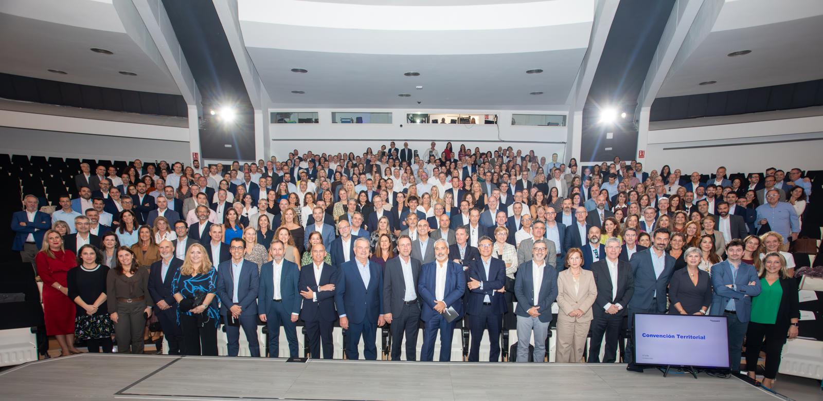 Reuniones con más de 1.500 directivos de las seis Direcciones Territoriales de Banco Sabadell.