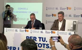 Los consellers Miguel Barrachina y Vicente Martínez Mus, en la rueda de prensa posterior al pleno del Gobierno valenciano.