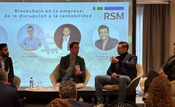 Jorge Soriano, CEO y fundador de Criptan, David Ortega, CIO de Bit2Me y Eric Sánchez, CEO y cofundador de Reental, en una mesa redonda sobre blockchain y cripto organizada por APD.