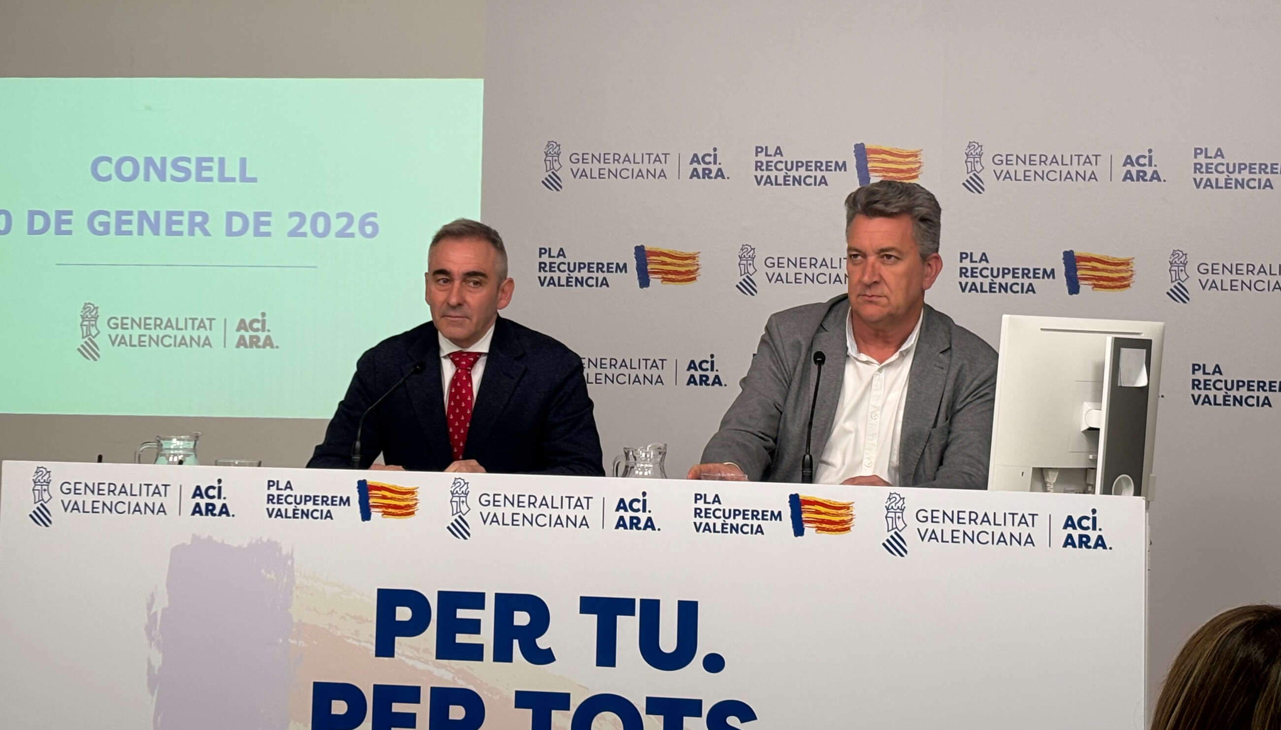 El conseller de Agricultura y portavoz del Gobierno valenciano, Miguel Barrachina, y vicepresidente tercero y conseller de Medio Ambiente, Infraestructuras, Territorio y de la Recuperación, Vicente Martínez Mus.