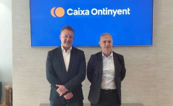 El preisdente de Caixa Ontinyent, Pepe Pla, y su director general, José Francisco Sanfélix