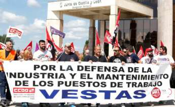 Protesta de los trabajadores de Vestas en León contra el cierre de la planta / EFE