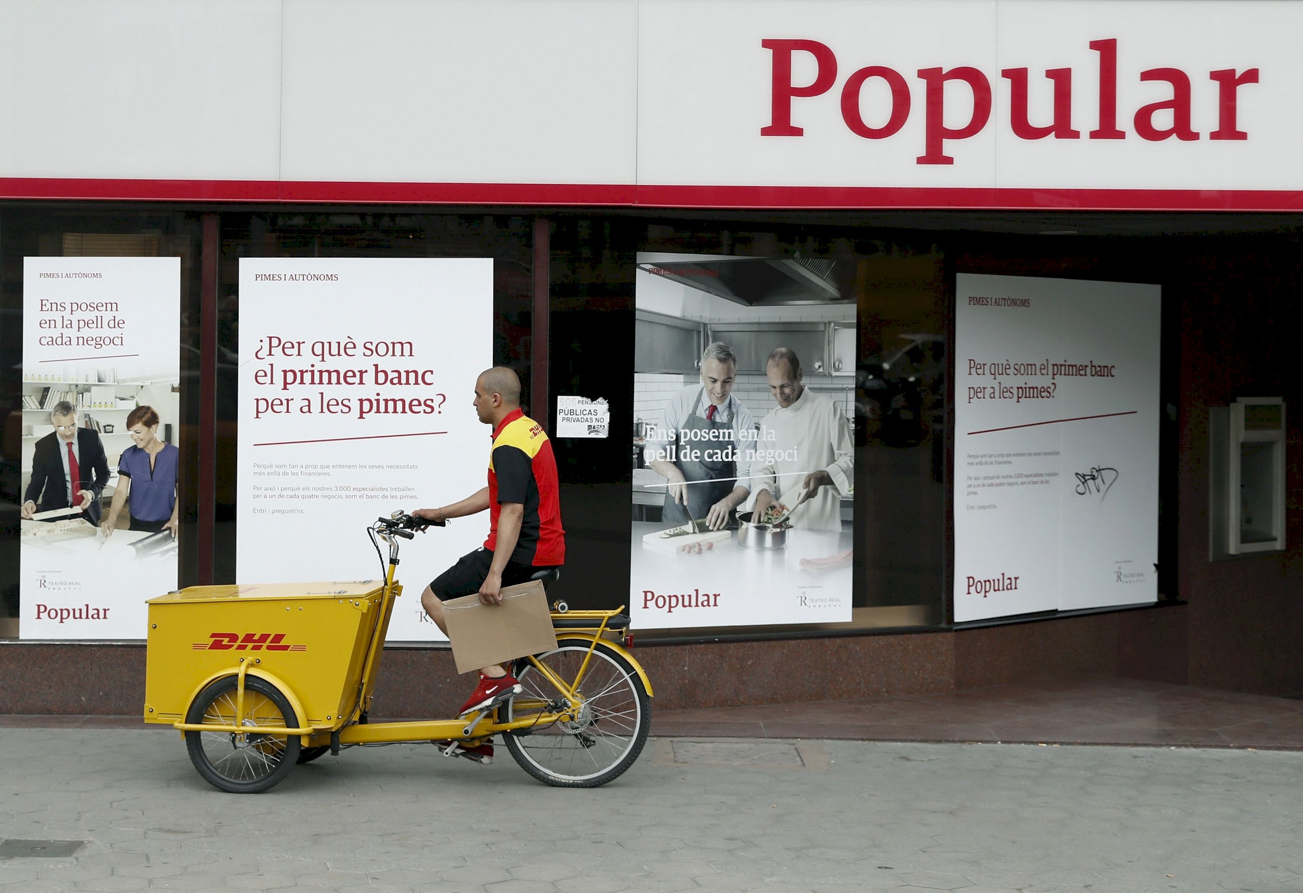 En la imagen, una antigua sucursal de Banco Popular. EFE/Andreu Dalmau