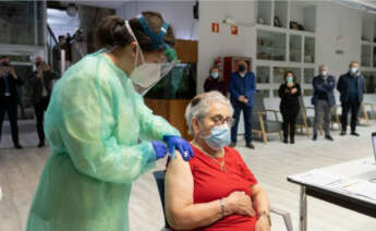 Nieves Cabo, la primera gallega en recibir la vacuna contra el Covid-19