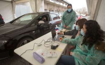 Sistema de Covid-auto, puesto en marcha para facilitar pruebas de PCR fuera de los centros hospitalarios. Foto: Europa Press